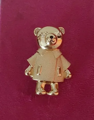 Broche Osito Dorado con Gabardina