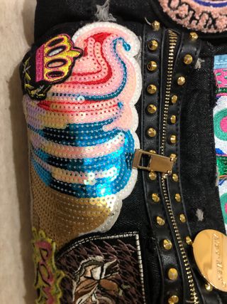 Bolso Negro con Parches Multicolor