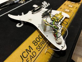 Pickguard Strat Fender Prewired HSS