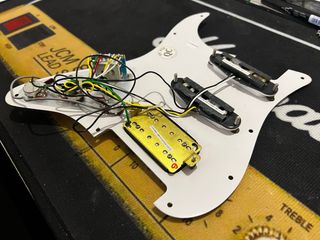 Pickguard Strat Fender Prewired HSS