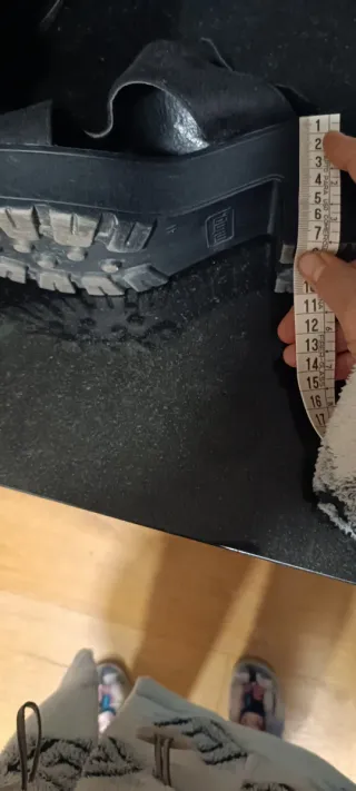 Vestido y sandalias Mustang negros