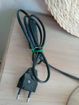 Lampada da tavolo decorata con fiori