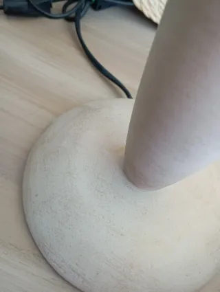 Lampada da tavolo decorata con fiori