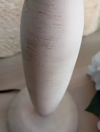 Lampada da tavolo decorata con fiori