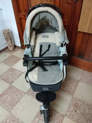 Cochecito de bebé gris y azul
