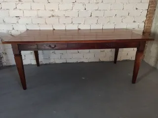 Mesa de comedor grande de madera