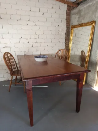 Mesa de comedor grande de madera