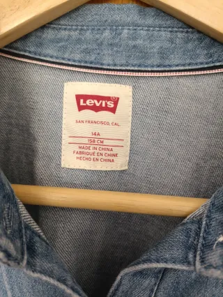 Camisa vaquera Levis con volantes