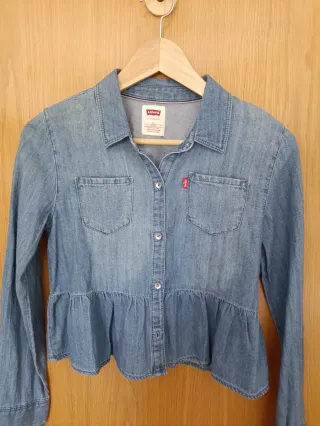 Camisa vaquera Levis con volantes