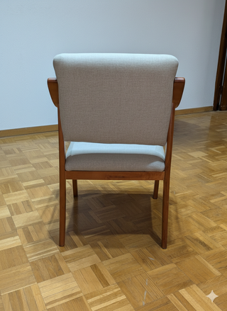 Butaca de madera y tela beige