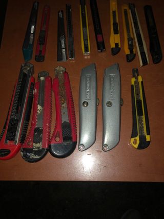 Lote de 15 cúteres y cuchillas