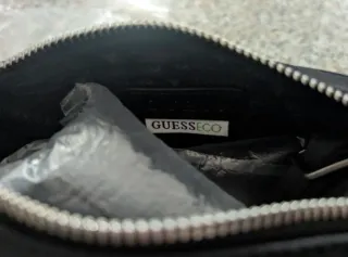 Pochette uomo Guess nera con cinturino