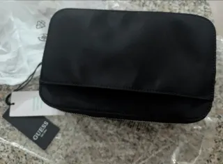 Pochette uomo Guess nera con cinturino