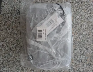 Pochette uomo Guess nera con cinturino