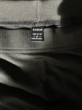 Minifalda negra de terciopelo