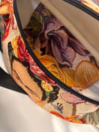 Riñonera Frida Kahlo Beige y Rojo