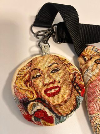 Riñonera Marilyn con llavero