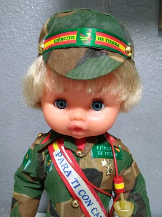 Muñeca funcionando militar ejercito mili
