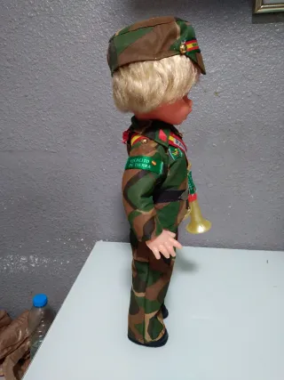Muñeca funcionando militar ejercito mili
