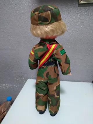 Muñeca funcionando militar ejercito mili