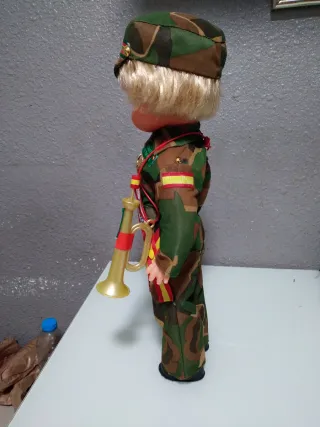 Muñeca funcionando militar ejercito mili