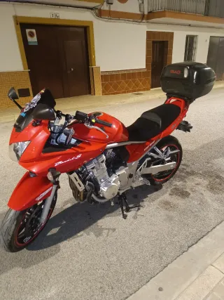 Suzuki GSF 650 Bandit Roja