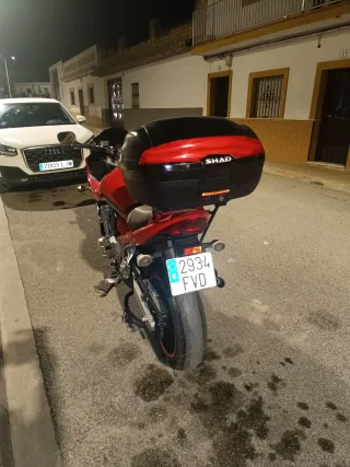 Suzuki GSF 650 Bandit Roja