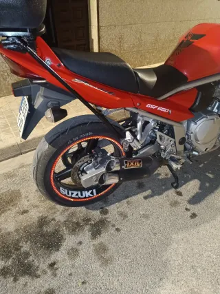 Suzuki GSF 650 Bandit Roja