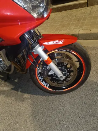 Suzuki GSF 650 Bandit Roja