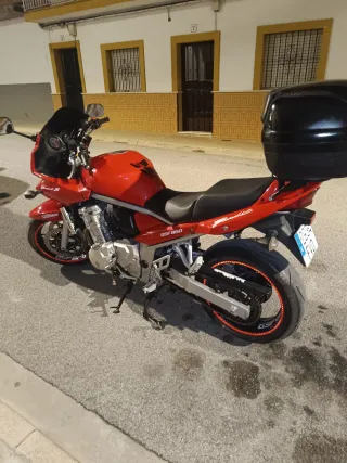 Suzuki GSF 650 Bandit Roja
