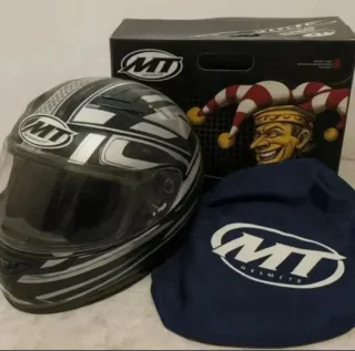 Casco MT Talla L Negro y Plata con gafas