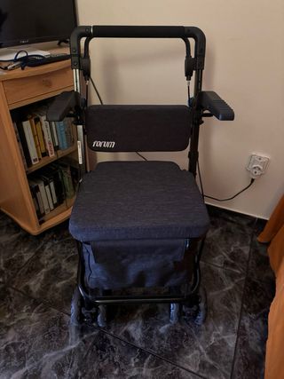 Andador con asiento y ruedas