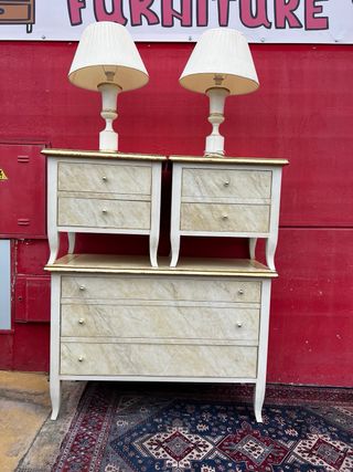 Escritorio, cómoda,mesitas de noche,banco de tela