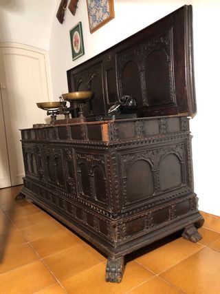Arcón/baúl antiguo madera tallada