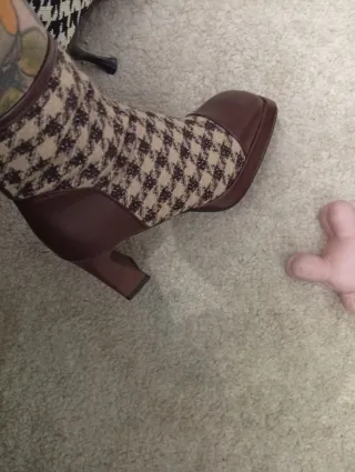 Botines de cuadros beige y marron