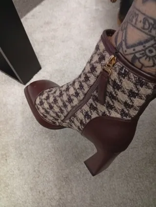 Botines de cuadros beige y marron