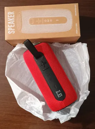 Altavoz Portátil Rojo y Negro