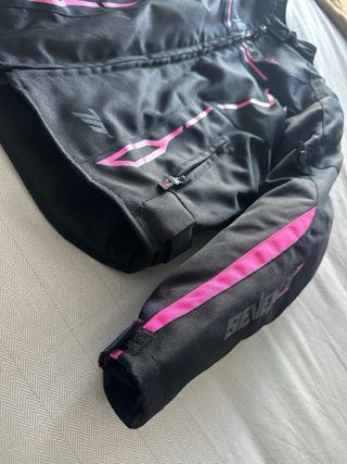 Chaqueta Moto Mujer Negra y Rosa
