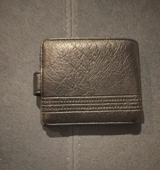 Portafoglio uomo nuovo, colore nero, mai usato