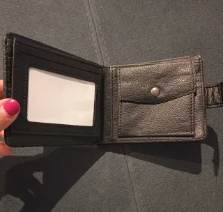 Portafoglio uomo nuovo, colore nero, mai usato