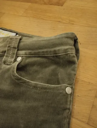 Pantalón pana verde chica