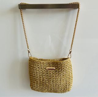 Bolso tejido dorado