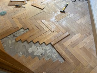 Acuchillado y barnizado de suelos de madera