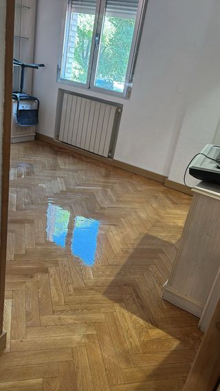 Acuchillado y barnizado de suelos de madera