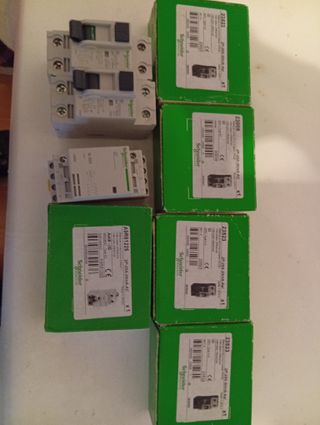 7 Interruptores Diferenciales schneider (Nuevos)