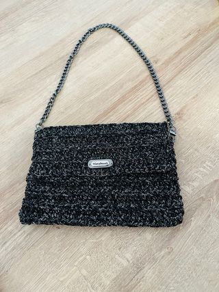 Bolso tejido negro y plateado