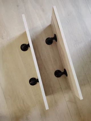 Estanterías estilo industrial de madera y metal