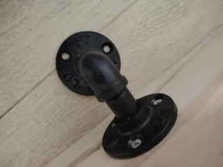 Estanterías estilo industrial de madera y metal