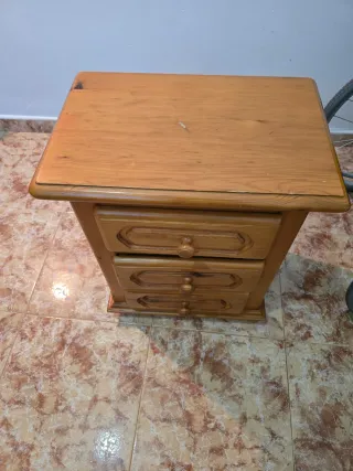 Mesita de noche rústica de madera