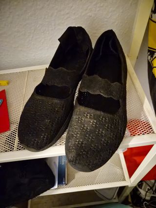 Zapatos negros usados